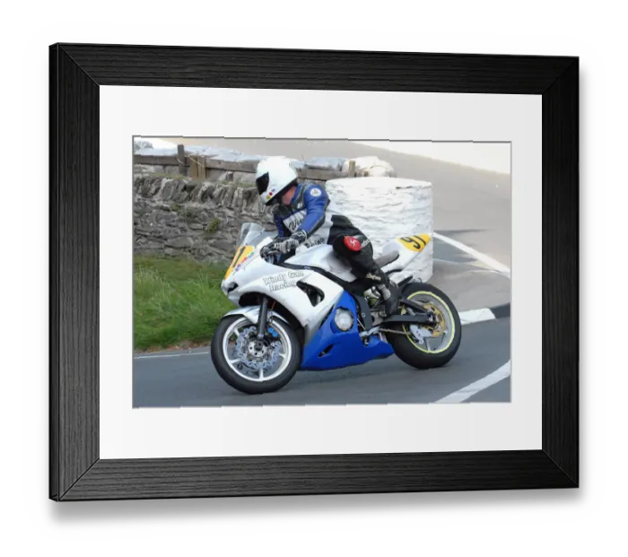 Framed Print : Darren Creer (Yamaha) 2010 Senior Manx Grand Prix Framed Print : Darren Creer (Yamaha) 2010 Senior Manx Grand Prix