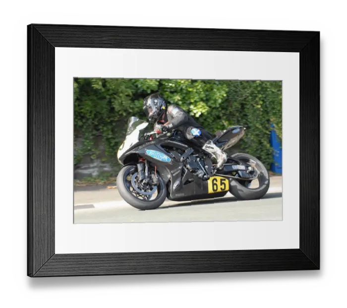 Framed Print : Christopher Sammons (Suzuki) 2010 Senior Manx Grand Prix Framed Print : Christopher Sammons (Suzuki) 2010 Senior Manx Grand Prix
