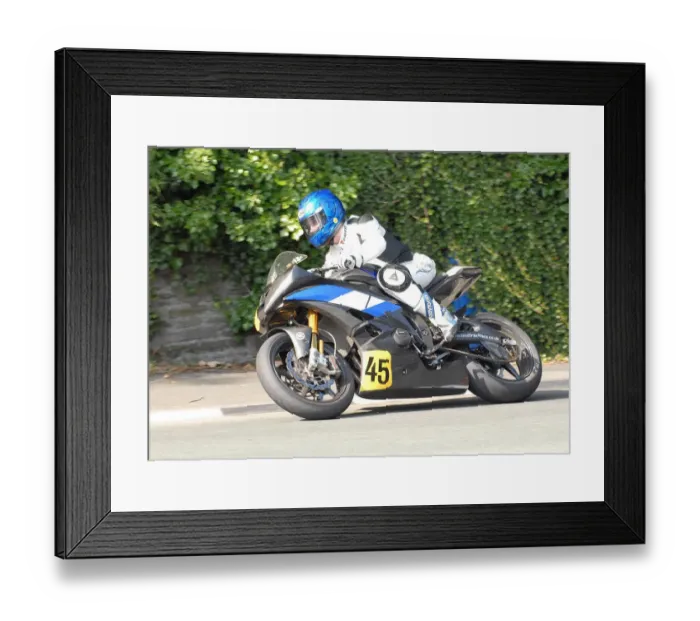 Framed Print : Marie Hodgson (Yamaha) 2010 Senior Manx Grand Prix Framed Print : Marie Hodgson (Yamaha) 2010 Senior Manx Grand Prix