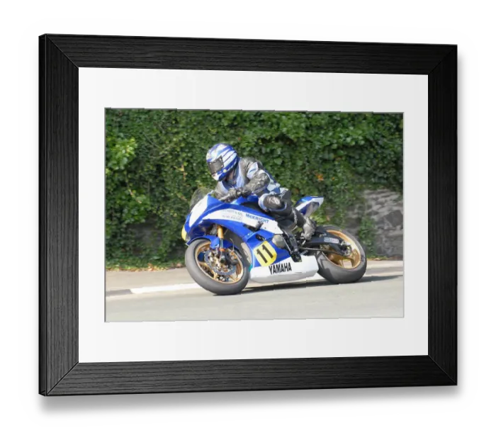 Framed Print : Stephen McKnight (Yamaha) 2010 Senior Manx Grand Prix