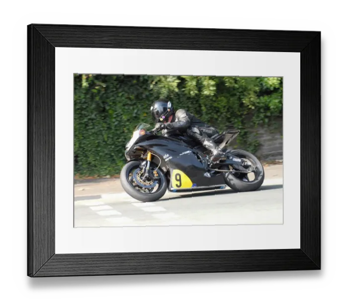 Framed Print : Jules Croft (Yamaha) 2010 Senior Manx Grand Prix Framed Print : Jules Croft (Yamaha) 2010 Senior Manx Grand Prix