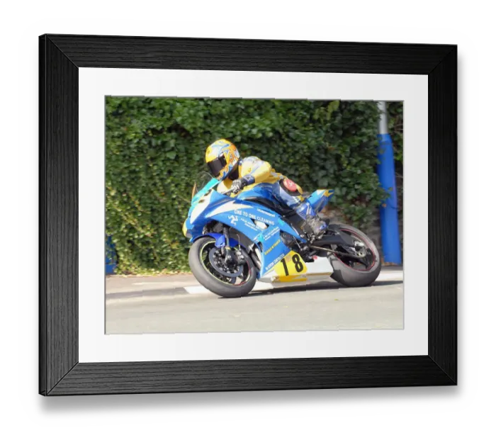 Framed Print : Paul Smyth (Yamaha) 2010 Senior Manx Grand Prix Framed Print : Paul Smyth (Yamaha) 2010 Senior Manx Grand Prix