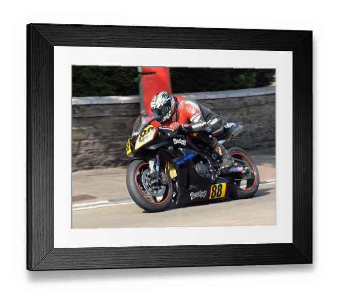 Framed Print : John Oates (Yamaha) 2010 Senior Manx Grand Prix Framed Print : John Oates (Yamaha) 2010 Senior Manx Grand Prix