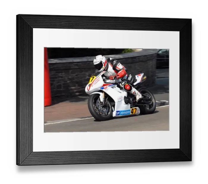 Framed Print : Ross Orchard (Yamaha) 2010 Senior Manx Grand Prix Framed Print : Ross Orchard (Yamaha) 2010 Senior Manx Grand Prix