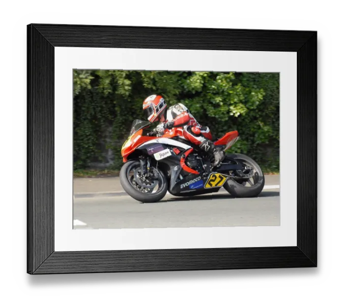 Framed Print : Jon Kennaugh (Suzuki) 2010 Senior Manx Grand Prix Framed Print : Jon Kennaugh (Suzuki) 2010 Senior Manx Grand Prix