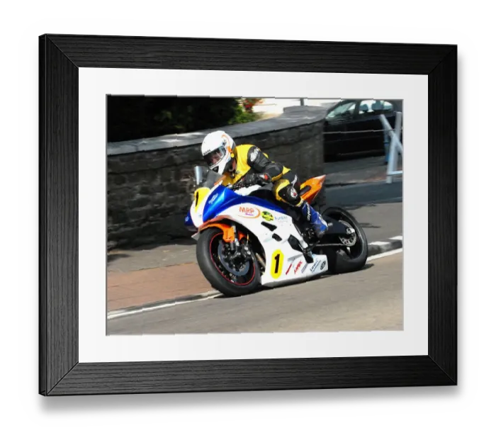 Framed Print : David Lumsden (Yamaha) 2010 Senior Manx Grand Prix Framed Print : David Lumsden (Yamaha) 2010 Senior Manx Grand Prix