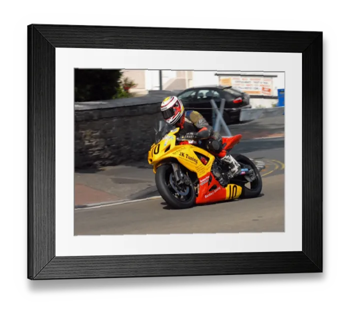 Framed Print : Stephen Smith (Suzuki) 2010 Senior Manx Grand Prix Framed Print : Stephen Smith (Suzuki) 2010 Senior Manx Grand Prix