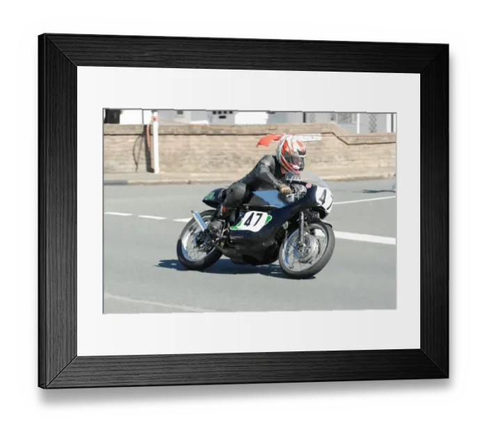 Framed Print : Ewan Hamilton (Suzuki) 2010 Lightweight Classic Manx Grand Prix Framed Print : Ewan Hamilton (Suzuki) 2010 Lightweight Classic Manx Grand Prix