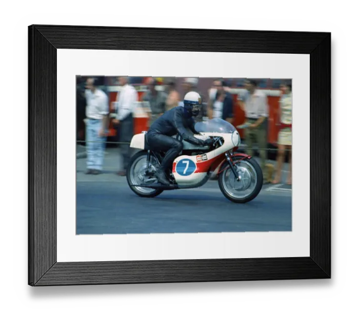 Framed Print : Bill Smith (Yamaha) 1970 Junior TT Framed Print : Bill Smith (Yamaha) 1970 Junior TT