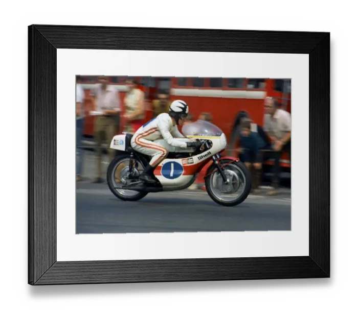 Framed Print : Tommy Robb (Yamaha) 1970 Junior TT Framed Print : Tommy Robb (Yamaha) 1970 Junior TT