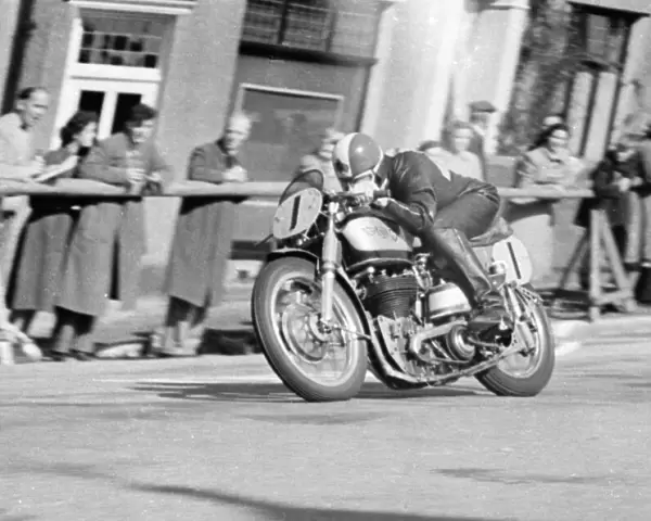 Peter Romaine (Norton) 1950 Senior Manx Grand Prix
