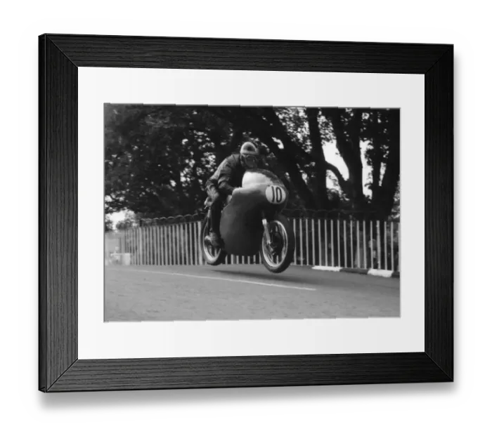 Framed Print : Tony Fisher (Norton) 1962 Senior Manx Grand Prix Framed Print : Tony Fisher (Norton) 1962 Senior Manx Grand Prix