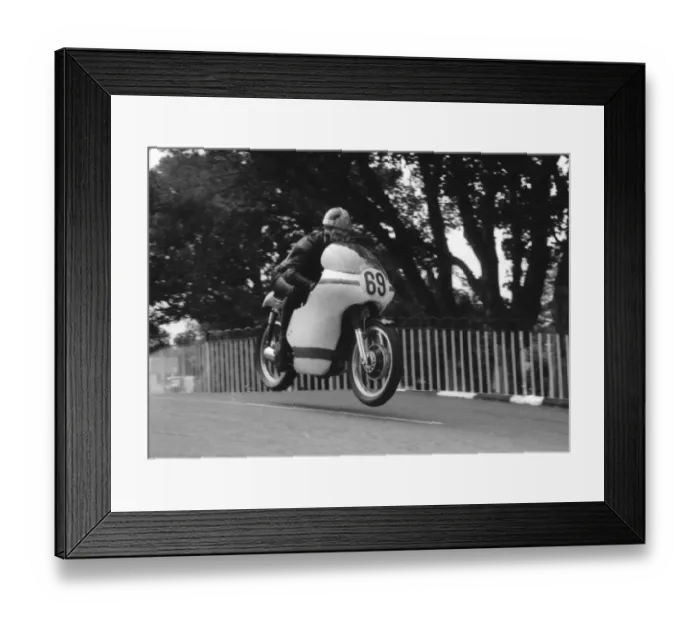 Framed Print : Robin Dawson (Matchless) 1962 Senior Manx Grand Prix Framed Print : Robin Dawson (Matchless) 1962 Senior Manx Grand Prix