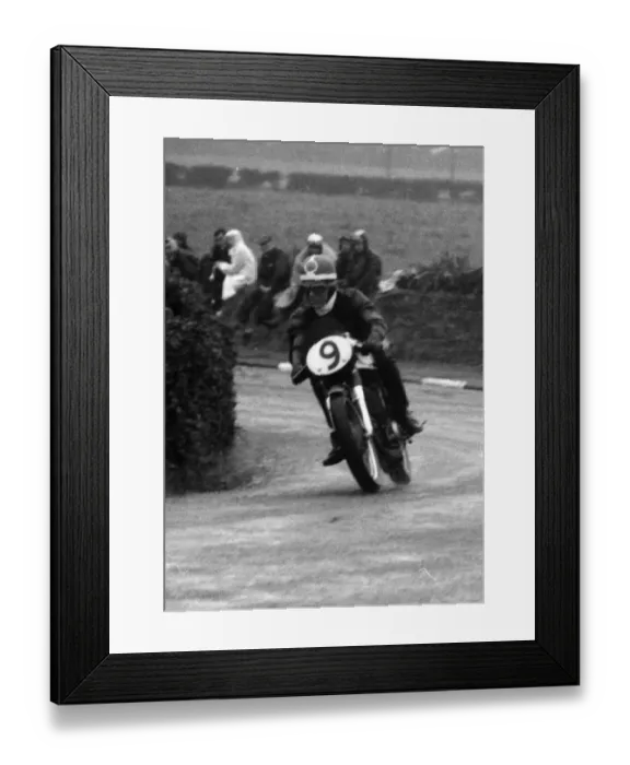 Framed Print : Gerry Saward (Norton) 1961 Junior Manx Grand Prix Framed Print : Gerry Saward (Norton) 1961 Junior Manx Grand Prix