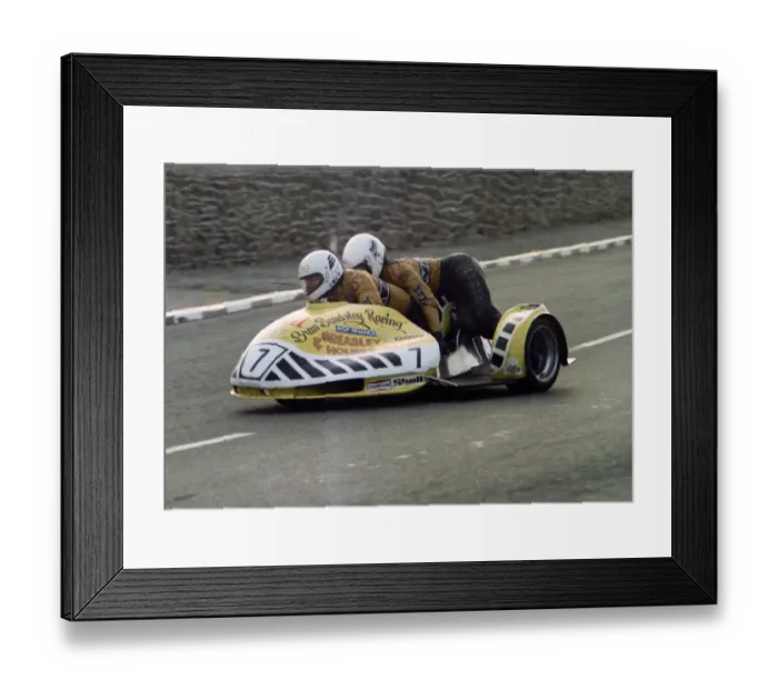 Framed Print : Dick Greasley & John Parkins (Yamaha) 1980 Sidecar TT Framed Print : Dick Greasley & John Parkins (Yamaha) 1980 Sidecar TT