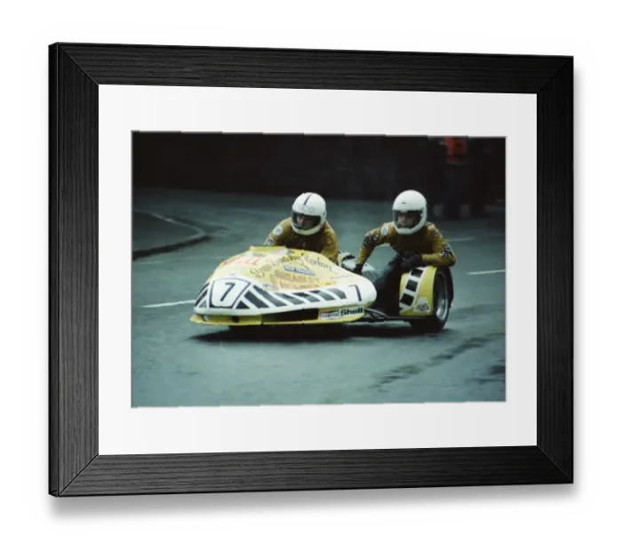 Framed Print : Dick Greasley & John Parkins (Yamaha) 1980 Sidecar TT Framed Print : Dick Greasley & John Parkins (Yamaha) 1980 Sidecar TT