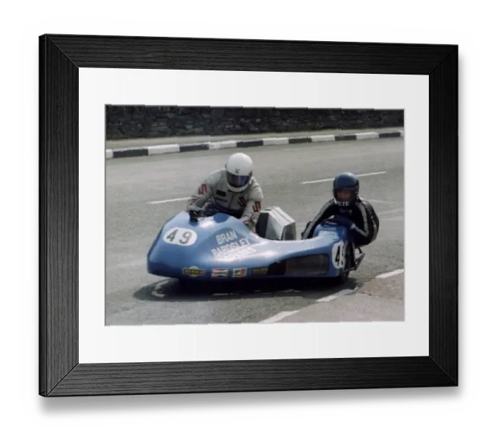 Framed Print : Bran Bardsley & Peter Cropper (Bardsley Yamaha) 1980 Sidecar TT Framed Print : Bran Bardsley & Peter Cropper (Bardsley Yamaha) 1980 Sidecar TT