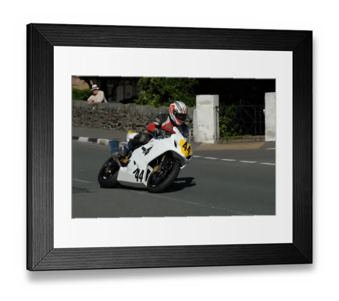 Framed Print : Adrian Logue (Suzuki) 2010 Senior Manx Grand Prix Framed Print : Adrian Logue (Suzuki) 2010 Senior Manx Grand Prix