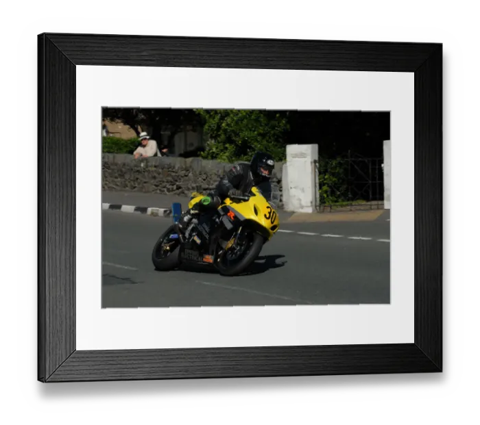 Framed Print : Paul Wilson (Yamaha) 2010 Senior Manx Grand Prix Framed Print : Paul Wilson (Yamaha) 2010 Senior Manx Grand Prix
