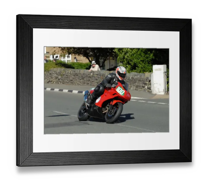 Framed Print : Des Senior (Suzuki) 2010 Ultra Lightweight Manx Grand Prix Framed Print : Des Senior (Suzuki) 2010 Ultra Lightweight Manx Grand Prix