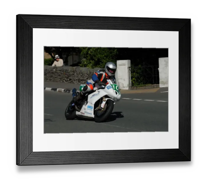 Framed Print : Tim Shaw (Suzuki) 2010 Ultra Lightweight Manx Grand Prix Framed Print : Tim Shaw (Suzuki) 2010 Ultra Lightweight Manx Grand Prix
