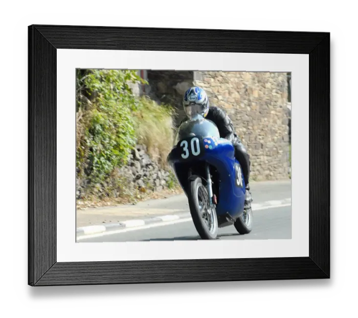 Framed Print : Derrick Holliland (Petty Manx) 2010 Senior Classic TT Framed Print : Derrick Holliland (Petty Manx) 2010 Senior Classic TT