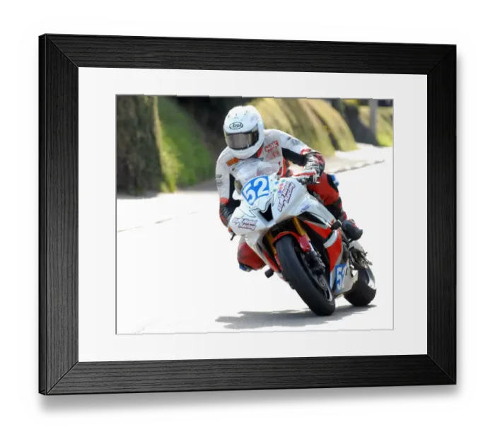 Framed Print : Gordon Donaghy (Yamaha) 2010 Junior Manx Grand Prix