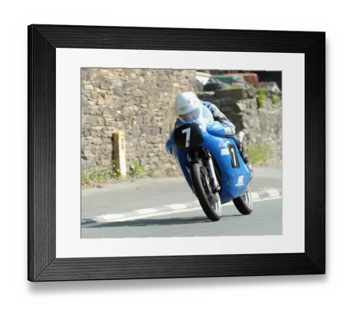Framed Print : Paul Coward (Nourish Weslake) 2010 Senior Classic TT Framed Print : Paul Coward (Nourish Weslake) 2010 Senior Classic TT