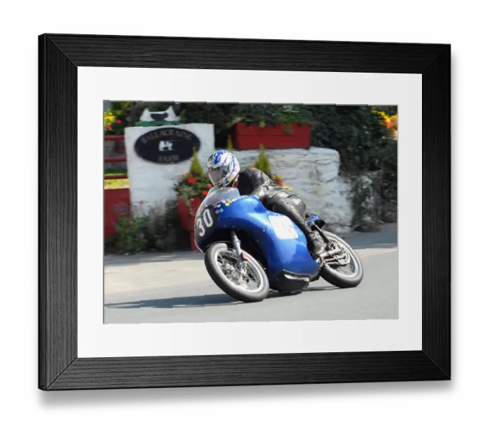 Framed Print : Derrick Holliland (Petty Manx) 2010 Senior Classic TT Framed Print : Derrick Holliland (Petty Manx) 2010 Senior Classic TT