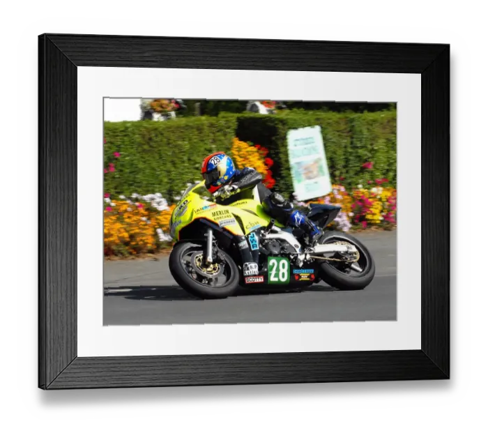 Framed Print : Mike Minns (Suzuki) 2010 Ultra Lightweight Manx Grand Prix Framed Print : Mike Minns (Suzuki) 2010 Ultra Lightweight Manx Grand Prix