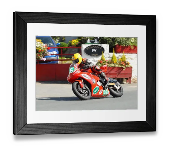 Framed Print : Dave Moffitt (Suzuki) 2010 Ultra Lightweight Manx Grand Prix Framed Print : Dave Moffitt (Suzuki) 2010 Ultra Lightweight Manx Grand Prix