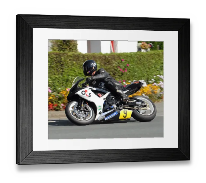 Framed Print : Jules Croft (Yamaha) 2010 Senior Manx Grand Prix Framed Print : Jules Croft (Yamaha) 2010 Senior Manx Grand Prix