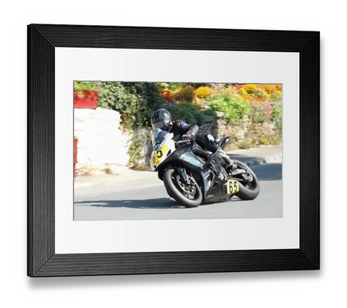 Framed Print : Chris Sammons (Suzuki) 2010 Senior Manx Grand Prix Framed Print : Chris Sammons (Suzuki) 2010 Senior Manx Grand Prix