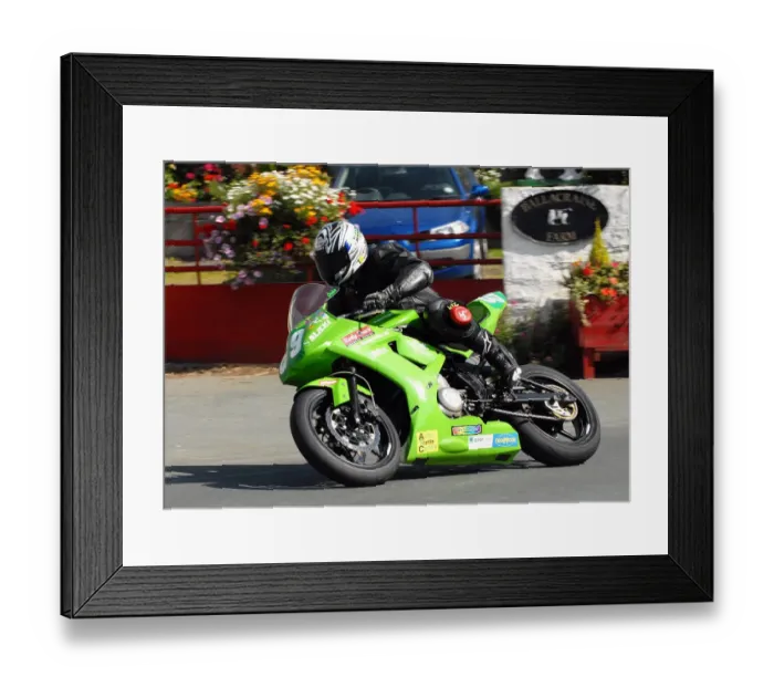 Framed Print : Lee Darbyshire (Kawasaki) 2010 Ultra Lightweight Manx Grand Prix Framed Print : Lee Darbyshire (Kawasaki) 2010 Ultra Lightweight Manx Grand Prix