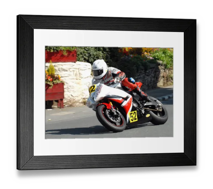 Framed Print : Gordon Donaghy (Yamaha) 2010 Senior Manx Grand Prix Framed Print : Gordon Donaghy (Yamaha) 2010 Senior Manx Grand Prix