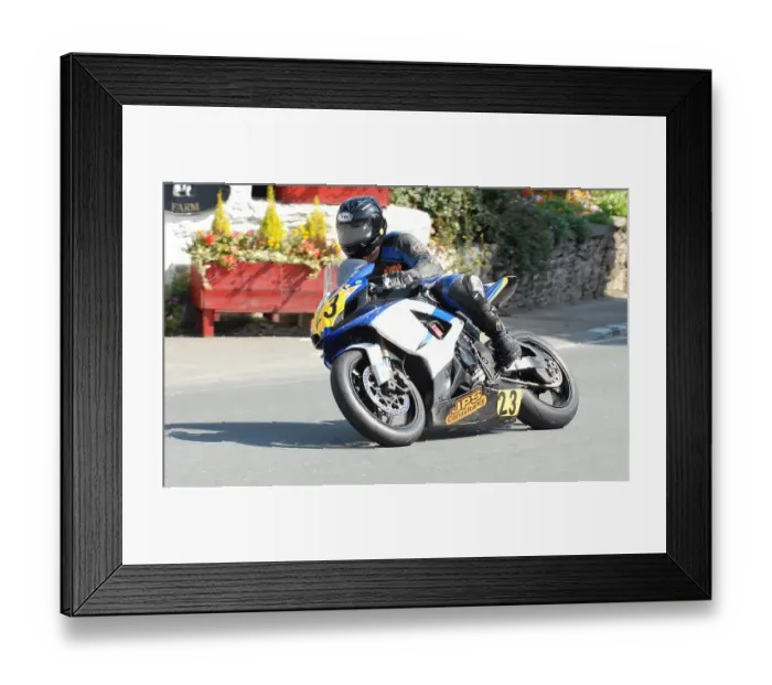 Framed Print : Peter Simpson (Suzuki) 2010 Senior Manx Grand Prix Framed Print : Peter Simpson (Suzuki) 2010 Senior Manx Grand Prix