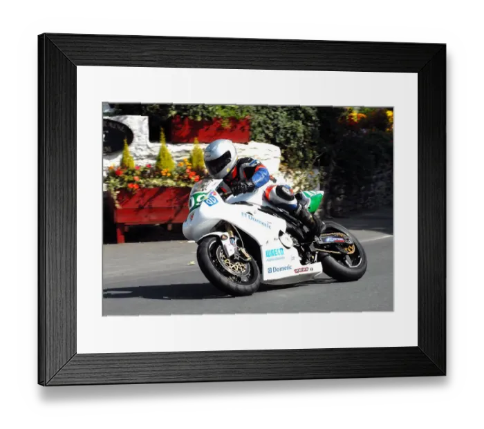 Framed Print : Tim Shaw (Suzuki) 2010 Ultra Lightweight Manx Grand Prix Framed Print : Tim Shaw (Suzuki) 2010 Ultra Lightweight Manx Grand Prix
