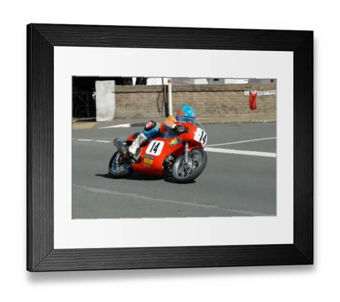 Framed Print : Roy Richardson (Aermacchi) 2010 Junior Classic TT Framed Print : Roy Richardson (Aermacchi) 2010 Junior Classic TT