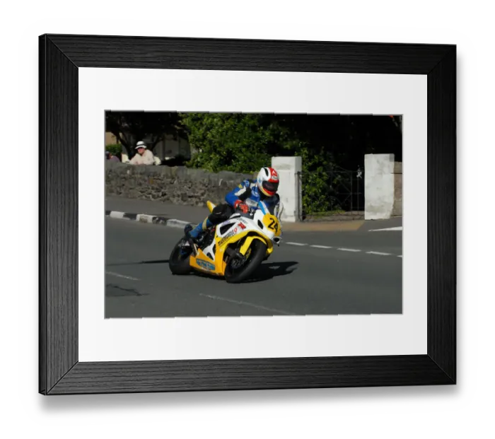 Framed Print : Dennis Booth (Suzuki) 2010 Senior Manx Grand Prix Framed Print : Dennis Booth (Suzuki) 2010 Senior Manx Grand Prix