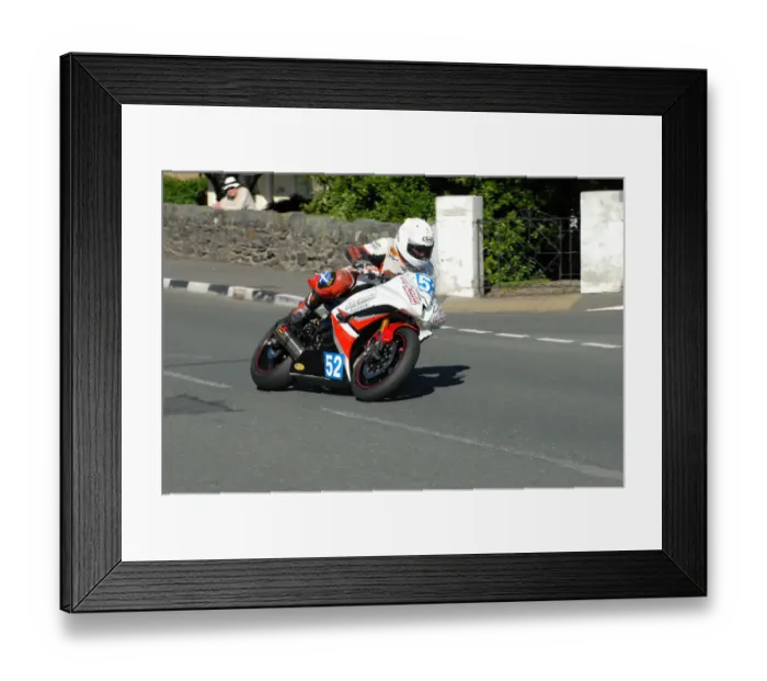 Framed Print : Gordon Donaghy (Yamaha) 2010 Junior Manx Grand Prix Framed Print : Gordon Donaghy (Yamaha) 2010 Junior Manx Grand Prix