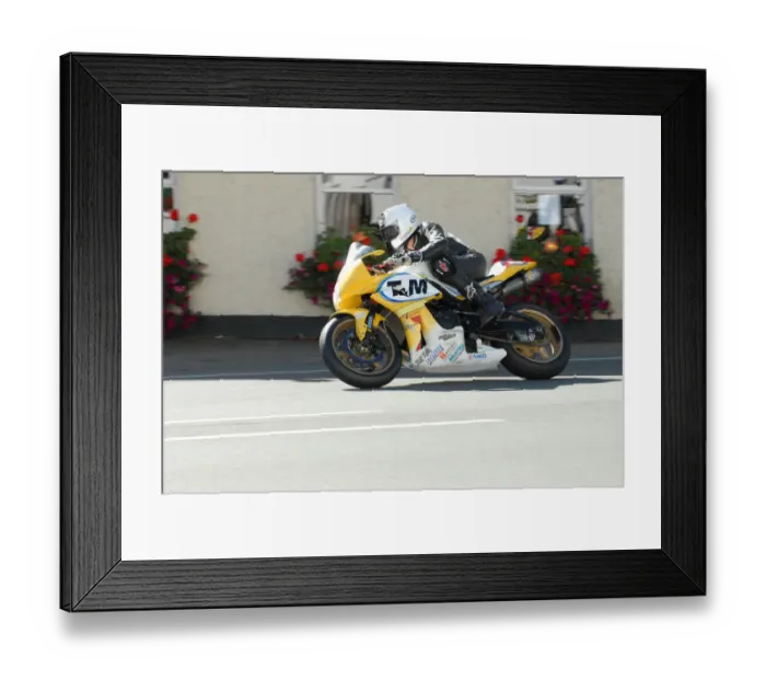 Framed Print : Billy Byrne (Honda) 2010 Newcomers Manx Grand Prix Framed Print : Billy Byrne (Honda) 2010 Newcomers Manx Grand Prix