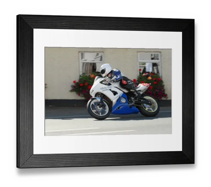 Framed Print : Darran Creer (Yamaha) 2010 Newcomers Manx Grand Prix Framed Print : Darran Creer (Yamaha) 2010 Newcomers Manx Grand Prix