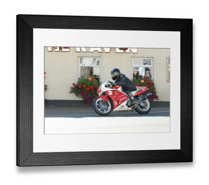 Framed Print : Paul Potter (Honda) 2010 Newcomers Manx Grand Prix Framed Print : Paul Potter (Honda) 2010 Newcomers Manx Grand Prix