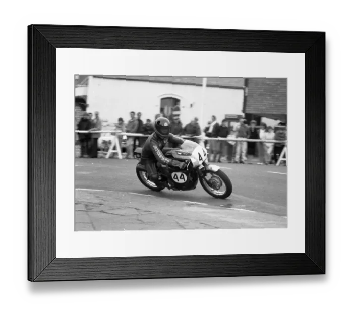 Framed Print : Andy Reynolds (Velocette) 1985 Senior Classic Manx Grand Prix Framed Print : Andy Reynolds (Velocette) 1985 Senior Classic Manx Grand Prix