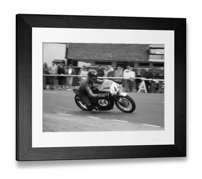 Framed Print : Andy Reynolds (Velocette) 1985 Senior Classic Manx Grand Prix Framed Print : Andy Reynolds (Velocette) 1985 Senior Classic Manx Grand Prix