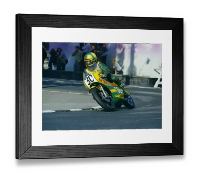 Framed Print : Ron Rowlands (Artdeans Yamaha) 1975 Lightweight Manx Grand Prix Framed Print : Ron Rowlands (Artdeans Yamaha) 1975 Lightweight Manx Grand Prix