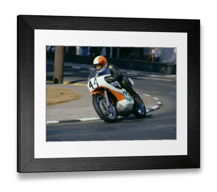 Framed Print : Les Bibby (Yamaha) 1975 Lightweight Manx Grand Prix Framed Print : Les Bibby (Yamaha) 1975 Lightweight Manx Grand Prix