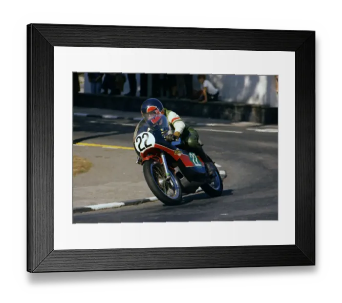 Framed Print : John Stone (Yamaha) 1975 Lightweight Manx Grand Prix