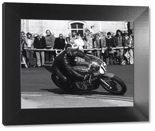 Brian Robinson (Yamaha) 1977 Senior Manx Grand Prix