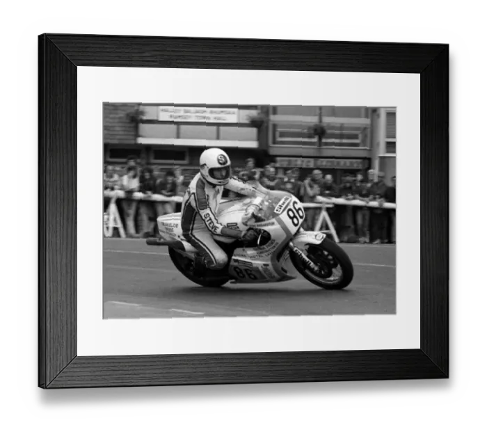 Framed Print : Steve Richardson (Suzuki) 1981 Senior Manx Grand Prix Framed Print : Steve Richardson (Suzuki) 1981 Senior Manx Grand Prix